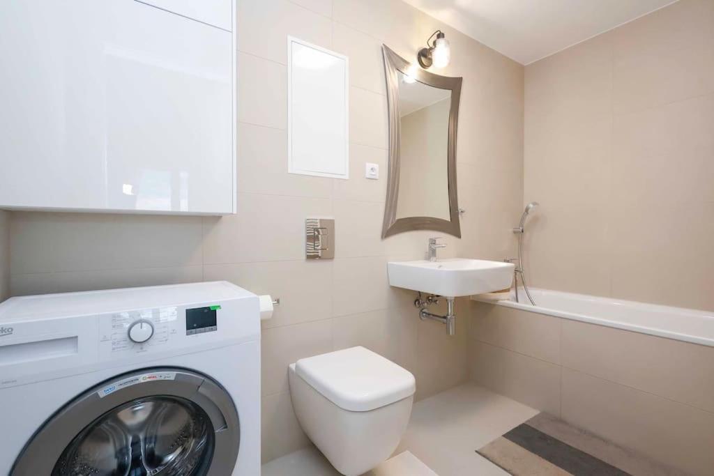 Danubius One - Spacious W Free Parking Bratislava