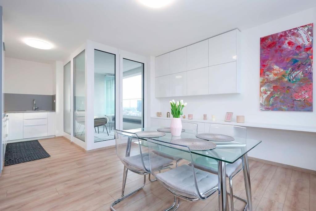 Danubius One - Spacious W Free Parking