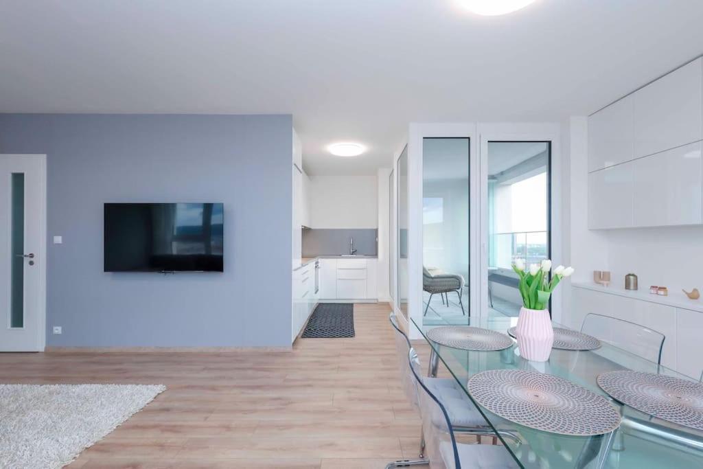 Danubius One - Spacious W Free Parking Appartamento Bratislava