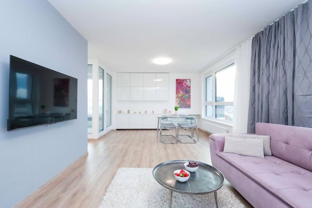 Danubius One - Spacious W Free Parking Bratislava