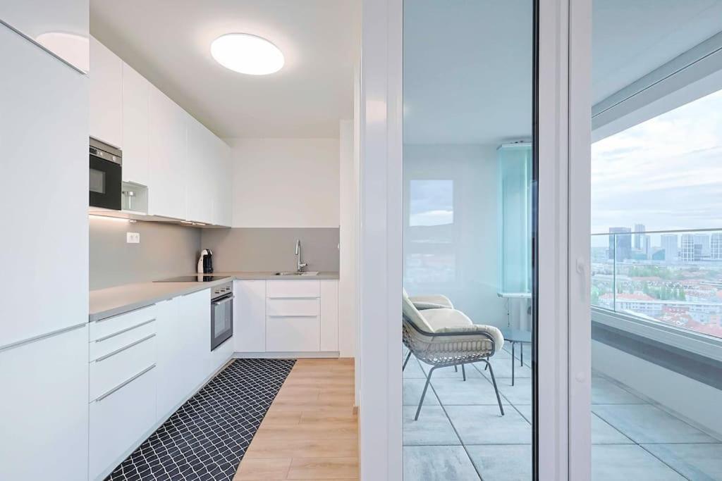 Danubius One - Spacious W Free Parking Appartamento *